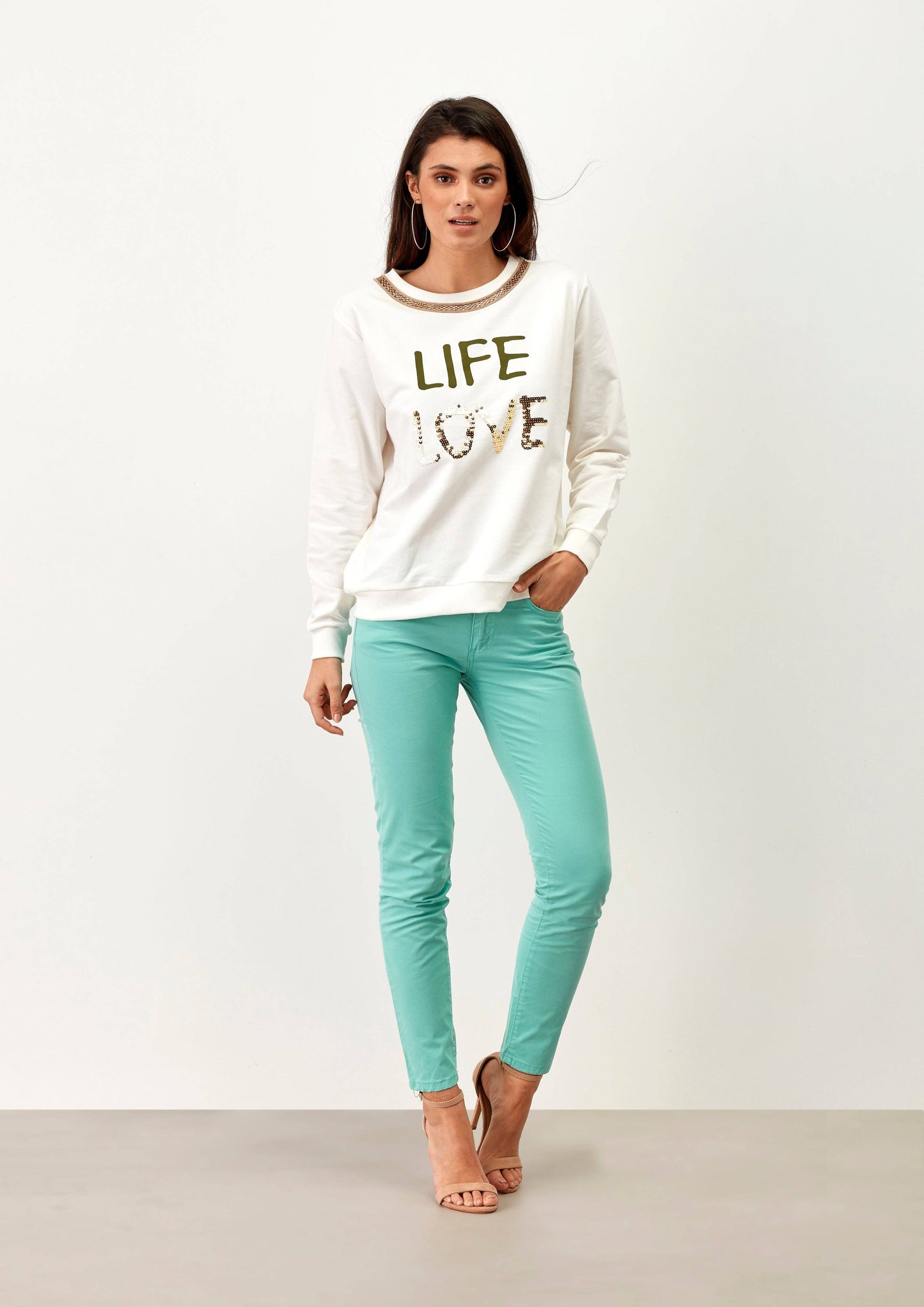 Felpa bianca con paillettes e scritta Life Love