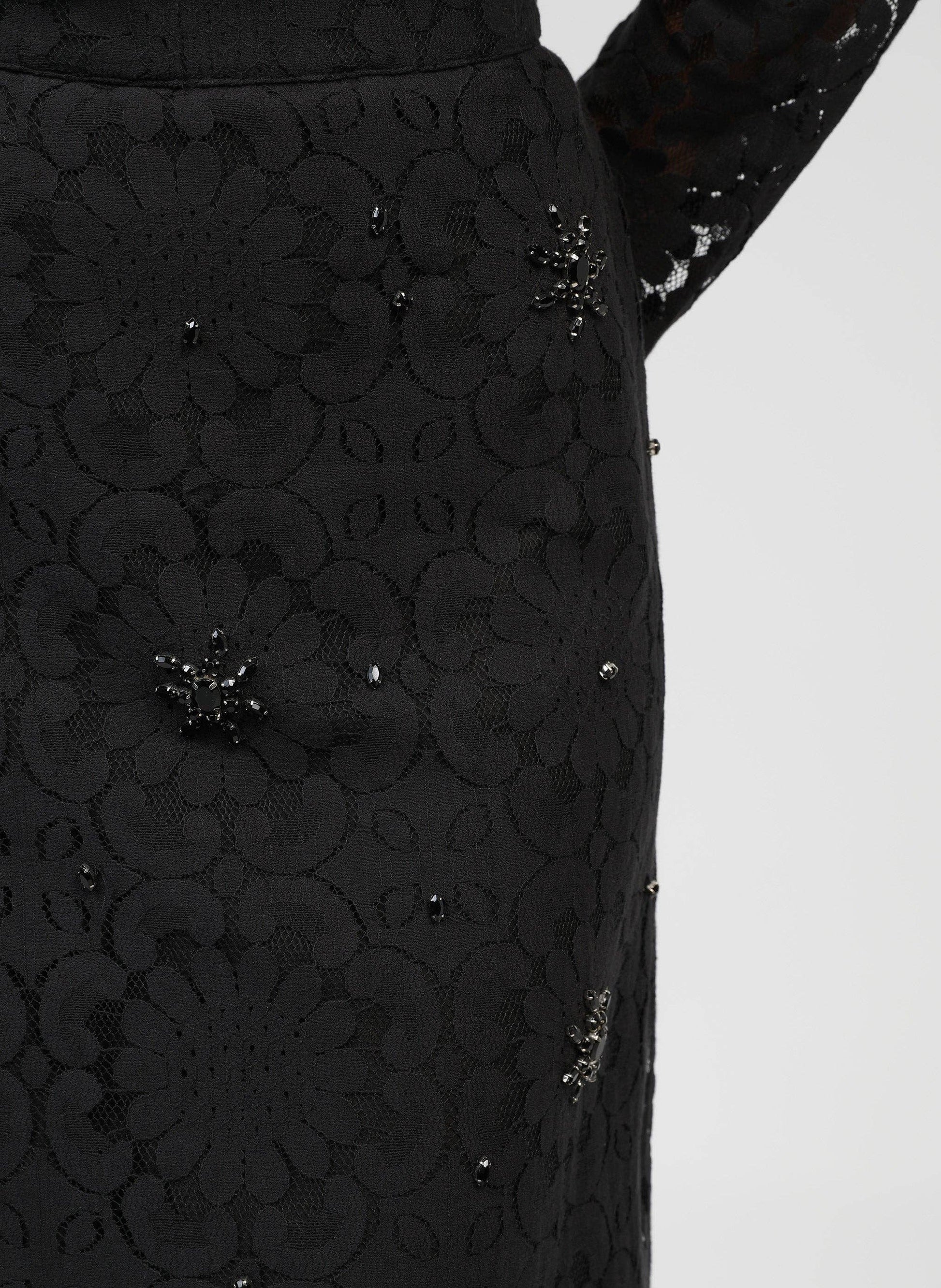 Gonna midi in pizzo nero con ricami di strass e perle