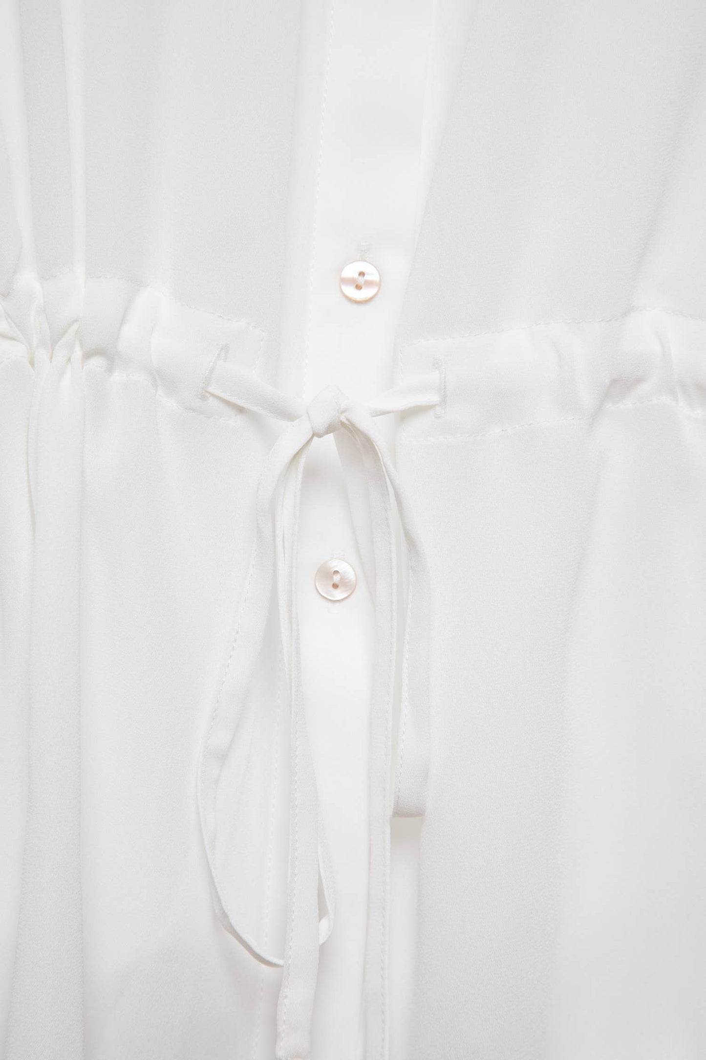 Blusa bianca con coulisse in vita