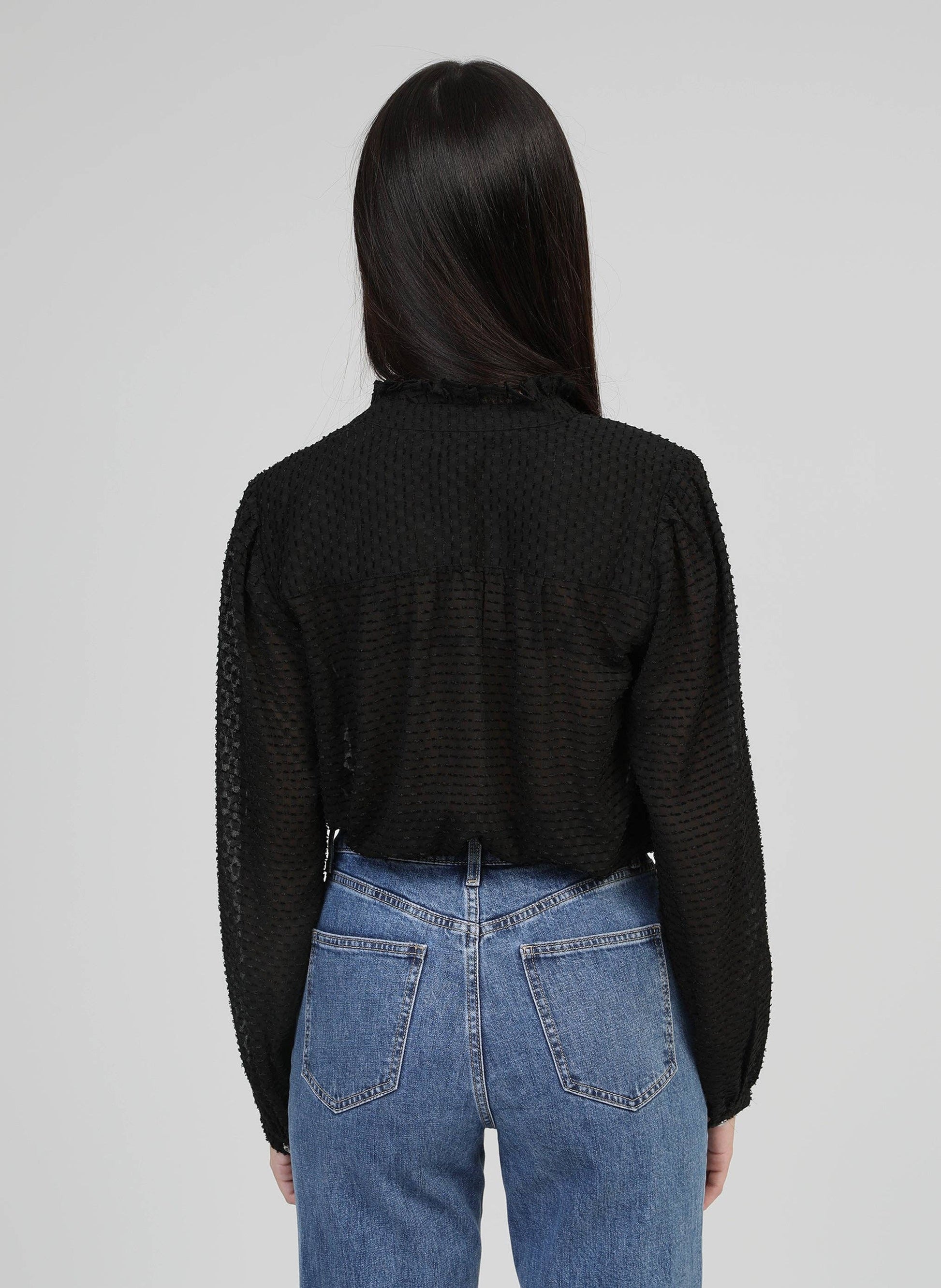 Blusa nera testurizzata con collo alla coreana
