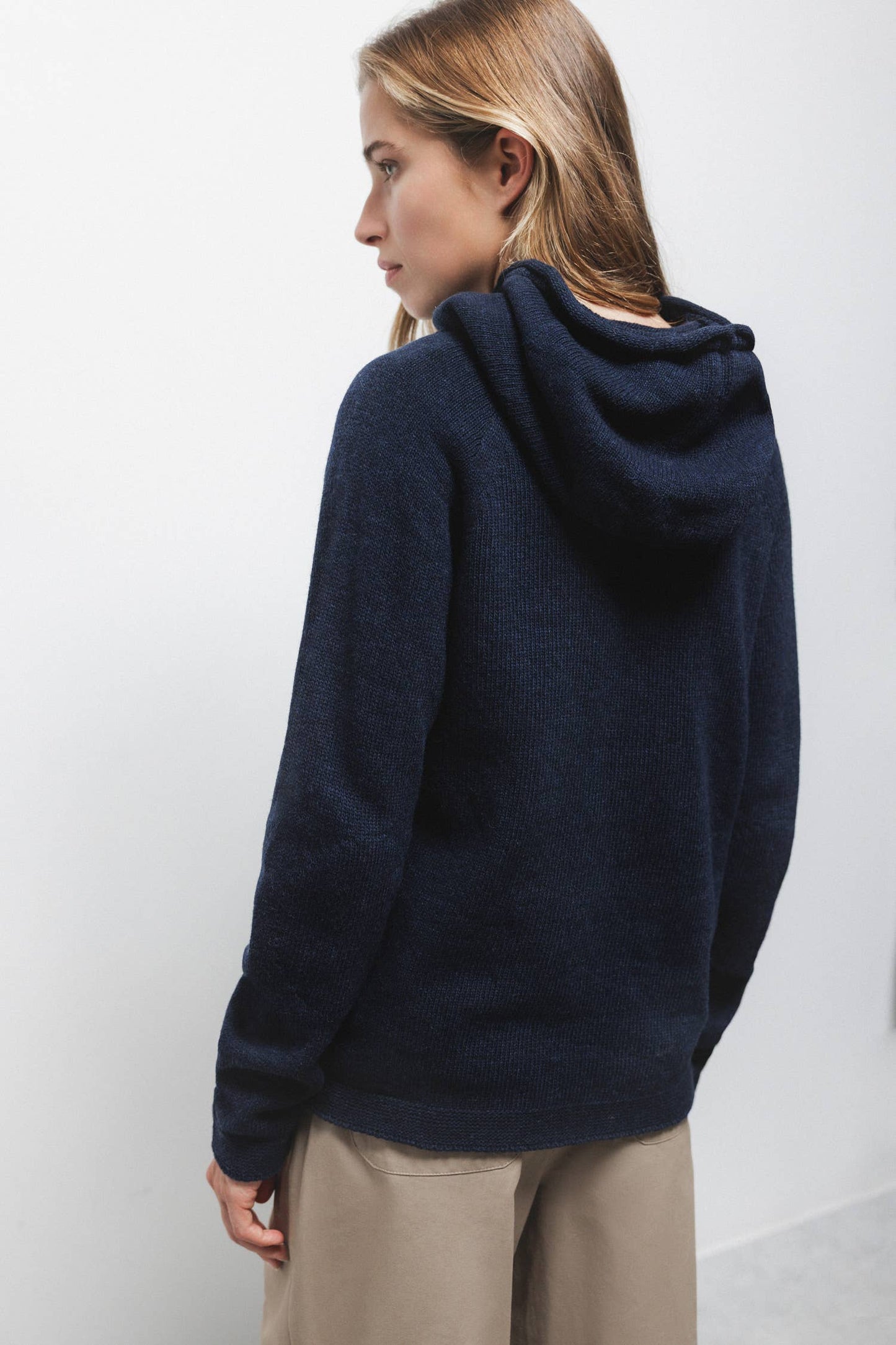 Maglione con cappuccio in lana