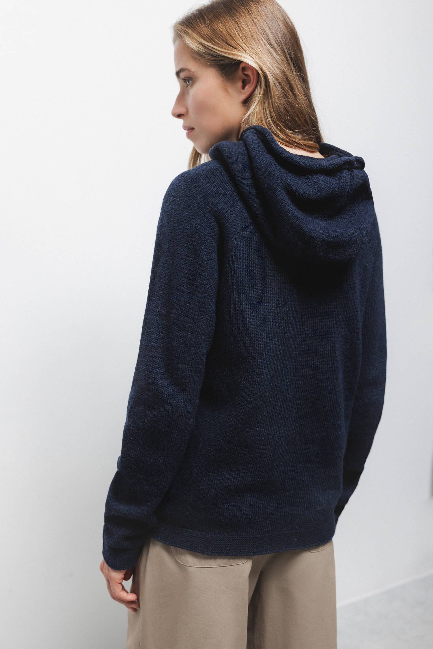 Maglione con cappuccio in lana