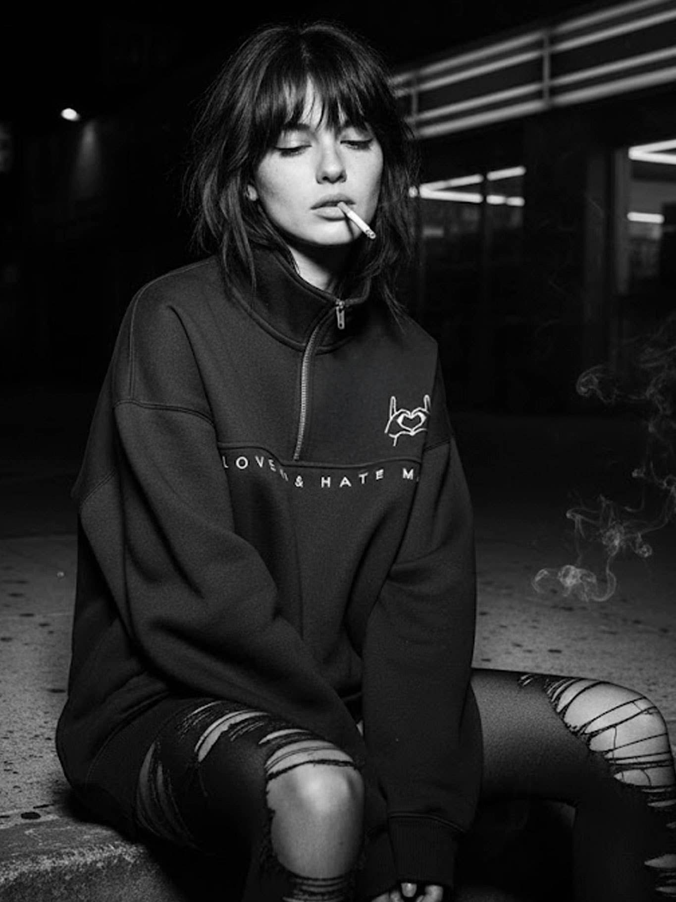 Felpa oversize unisex nera con mezza zip e scritta Love Me & Hate Me