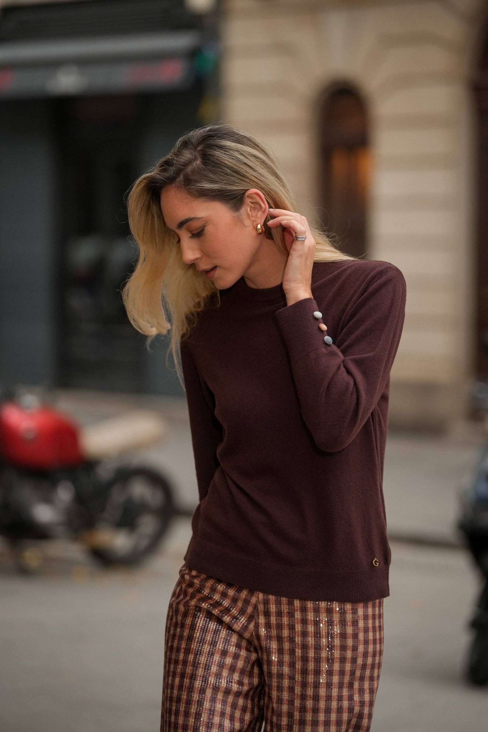 Maglia girocollo con bottoni multicolore