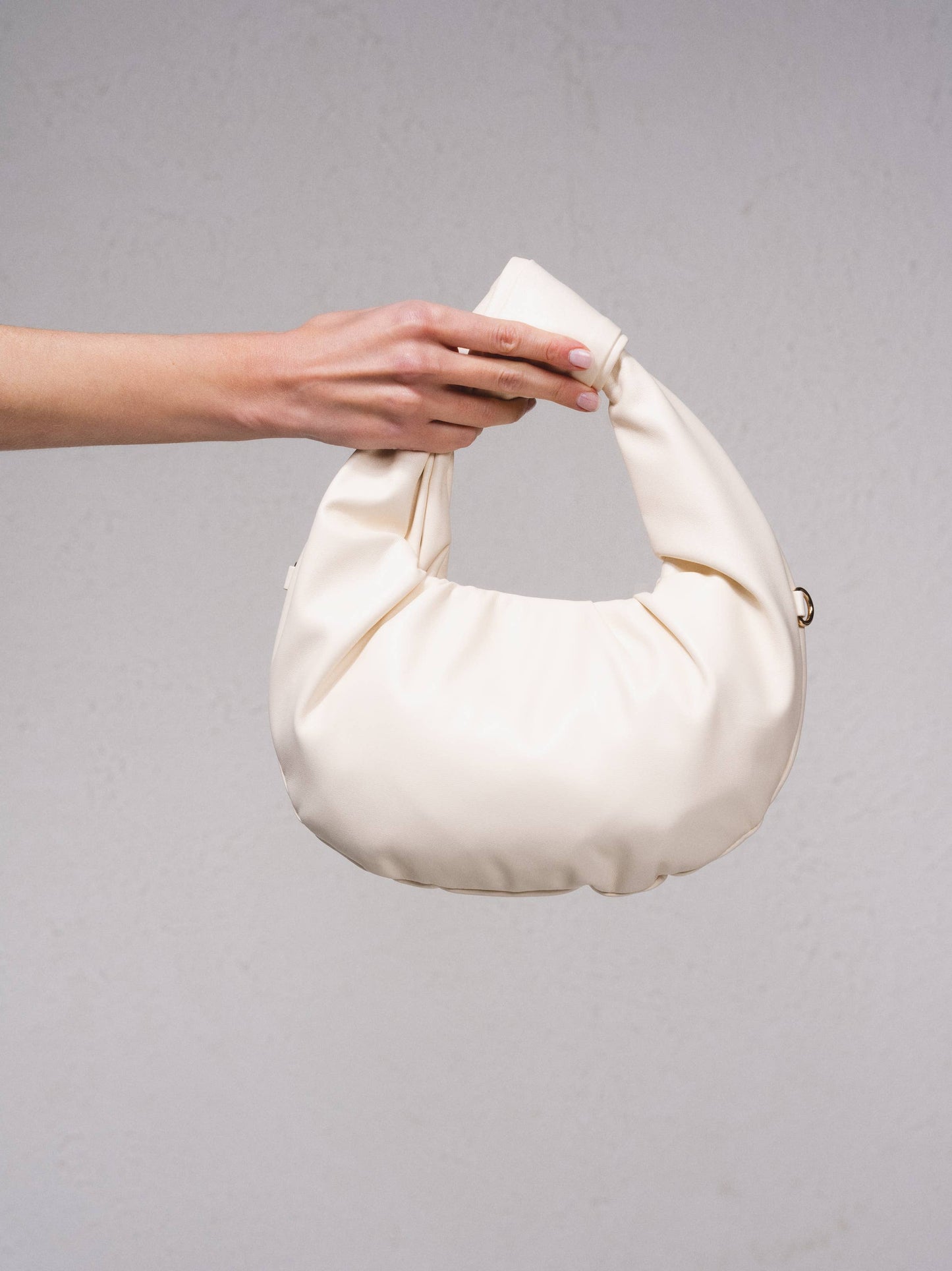 Borsa hobo con nodo e tracolla rimovibile