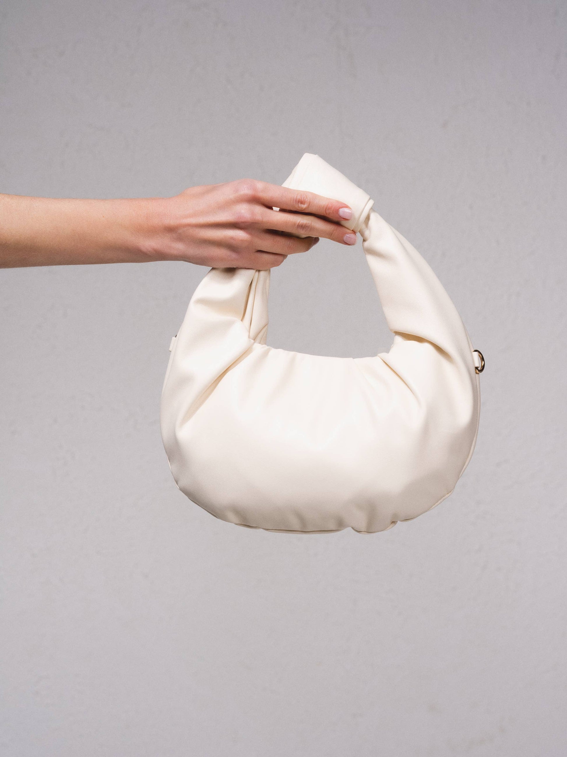 Borsa hobo con nodo e tracolla rimovibile