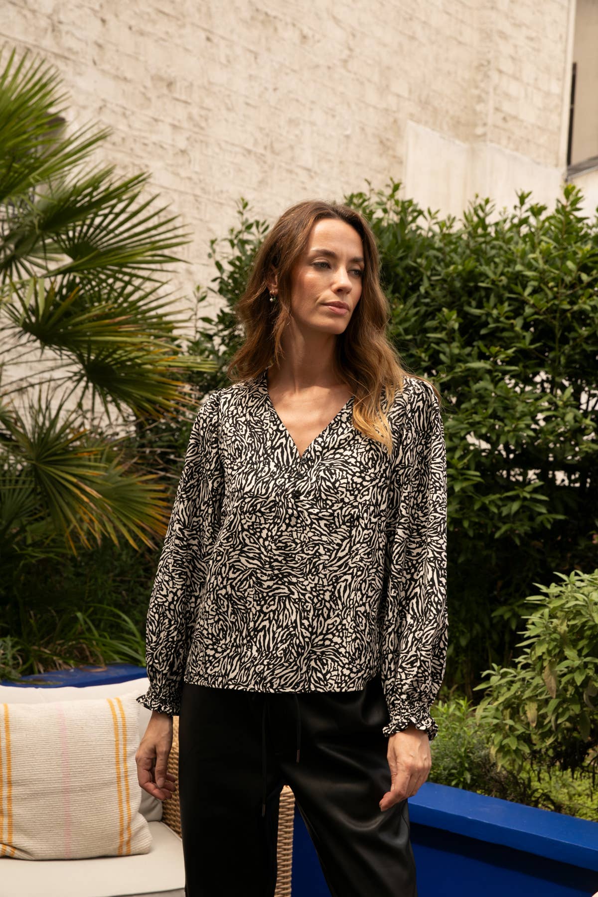 Blusa stampata Calo con scollo a V