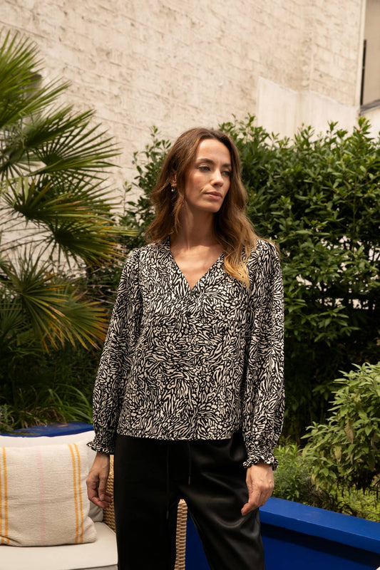 Blusa stampata Calo con scollo a V