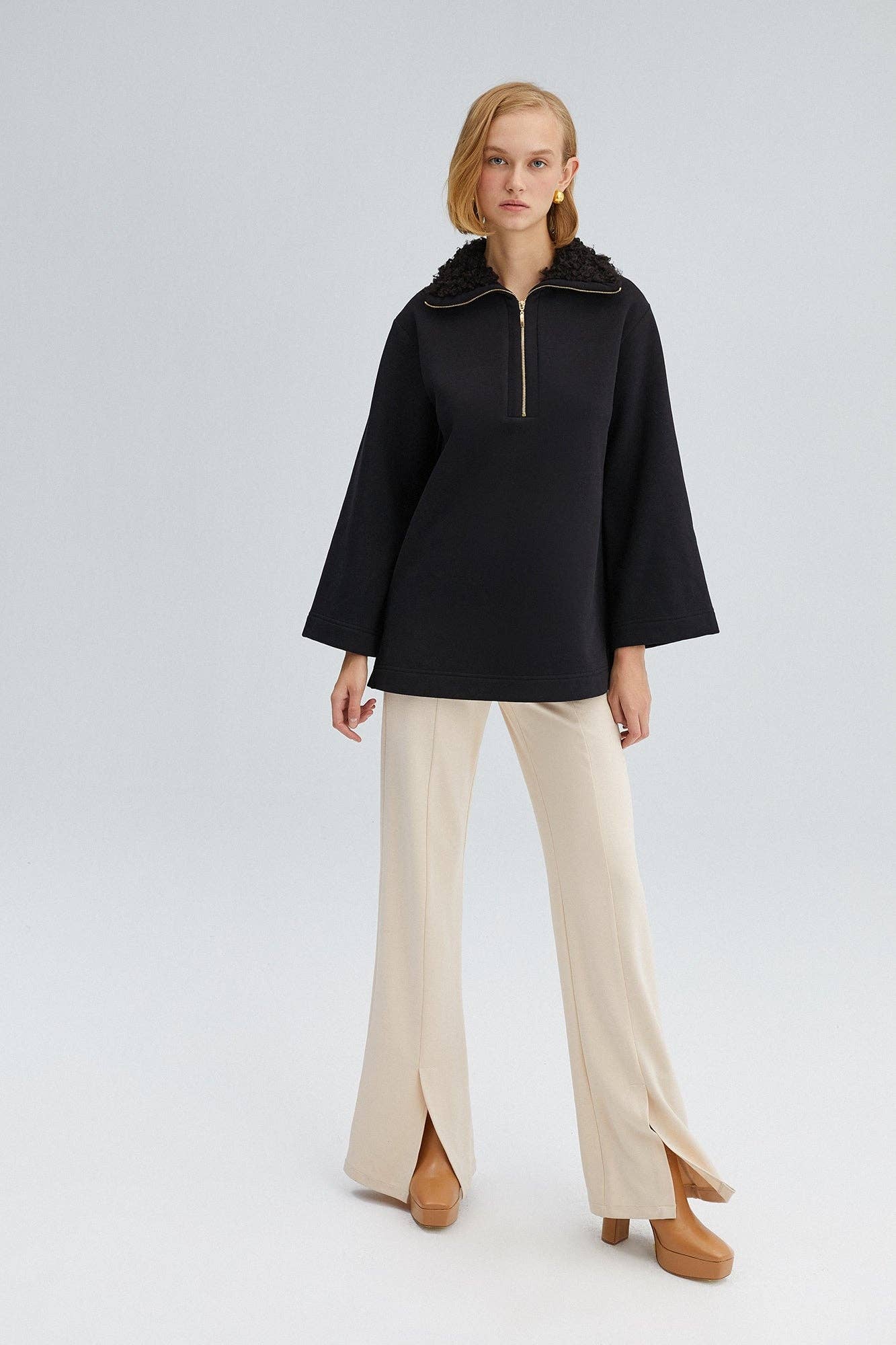 Felpa oversize in cotone con colletto in pelliccia sintetica e mezza zip