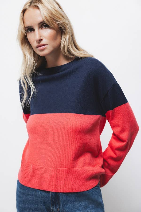 Maglione bicolore in maglia con finiture a coste
