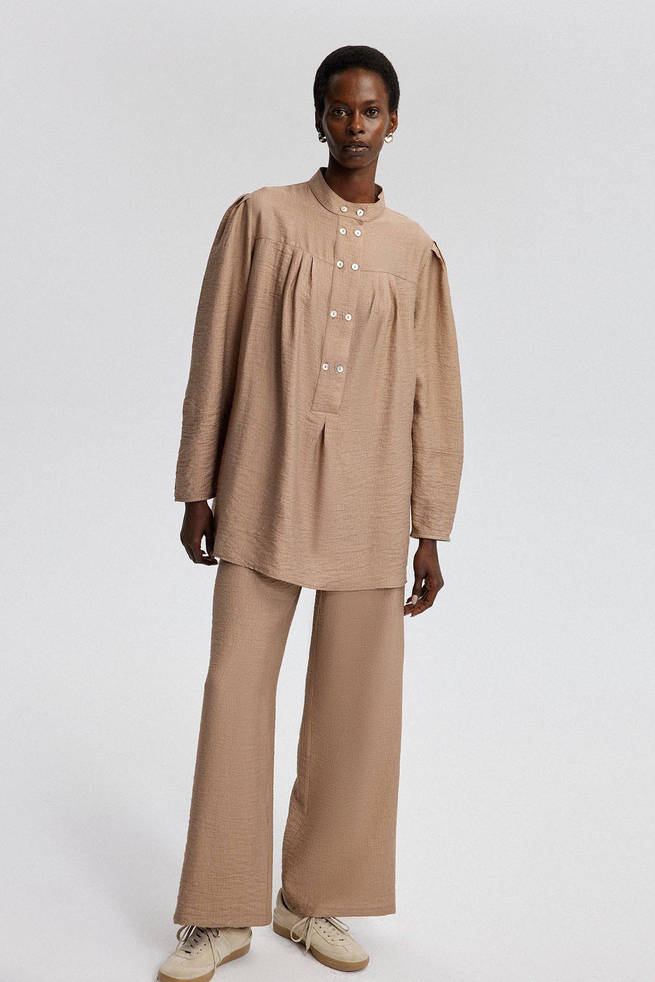 Set tunica e pantaloni a trama naturale