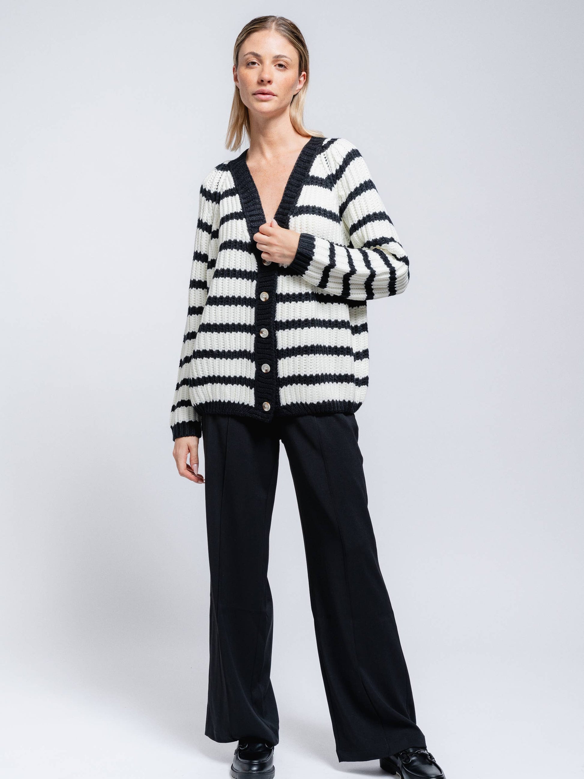 Cardigan oversize a righe con bottoni