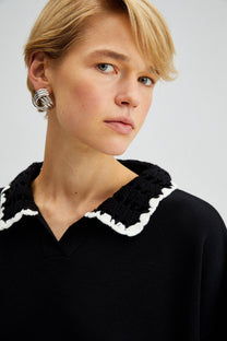 Maglione in maglia con dettagli all’uncinetto