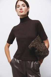 Maglione in maglia rasata con collo alto e maniche 3/4