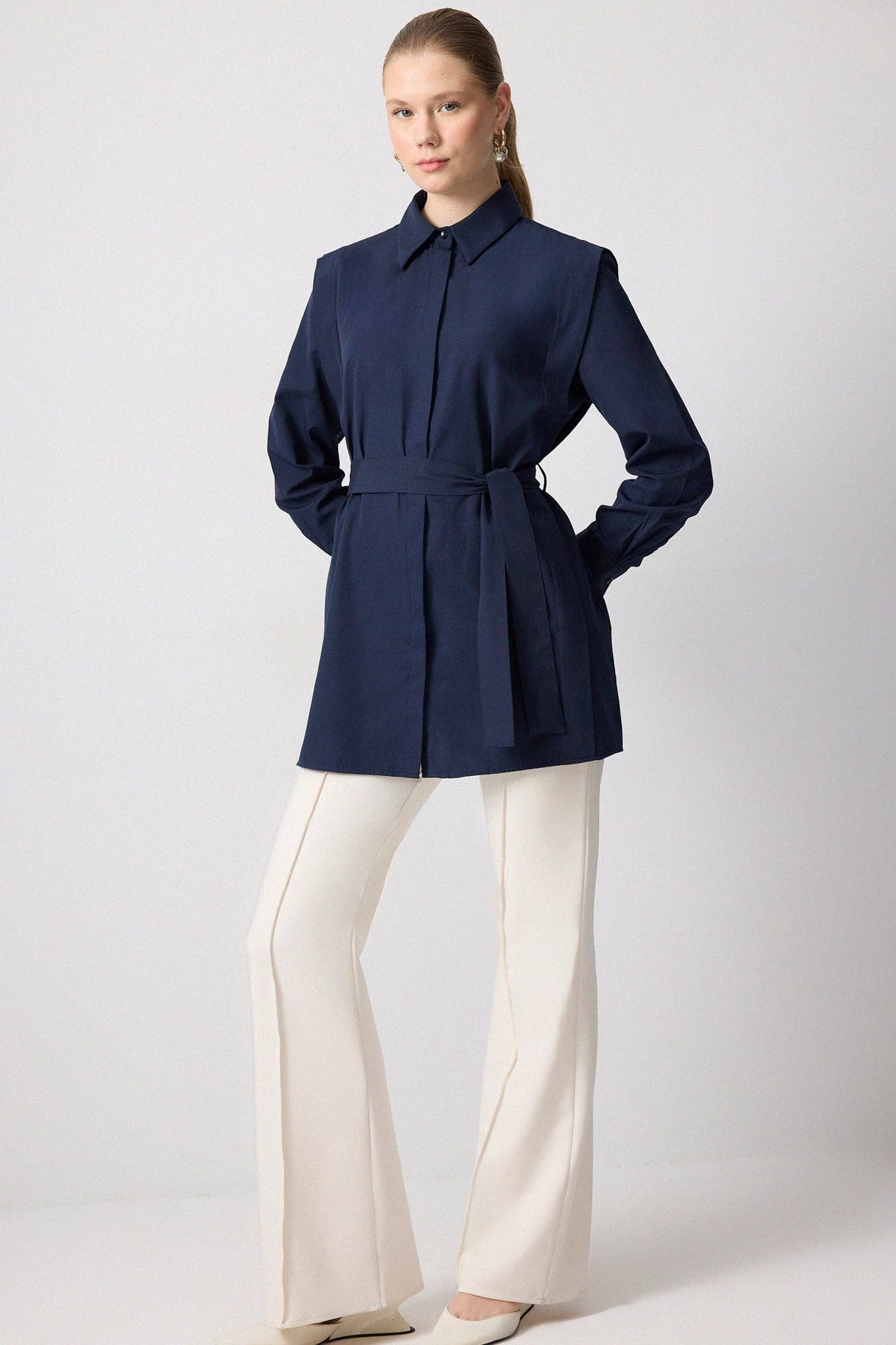Camicia in popeline con cintura in vita