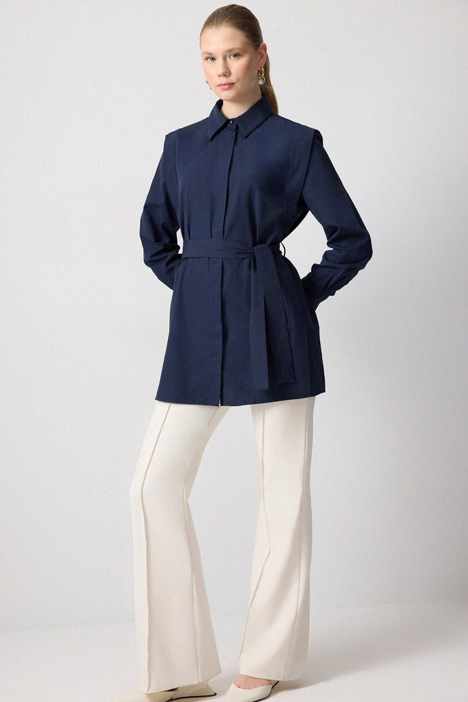 Camicia in popeline con cintura in vita