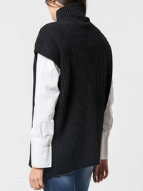 Gilet in maglia a coste con collo alto