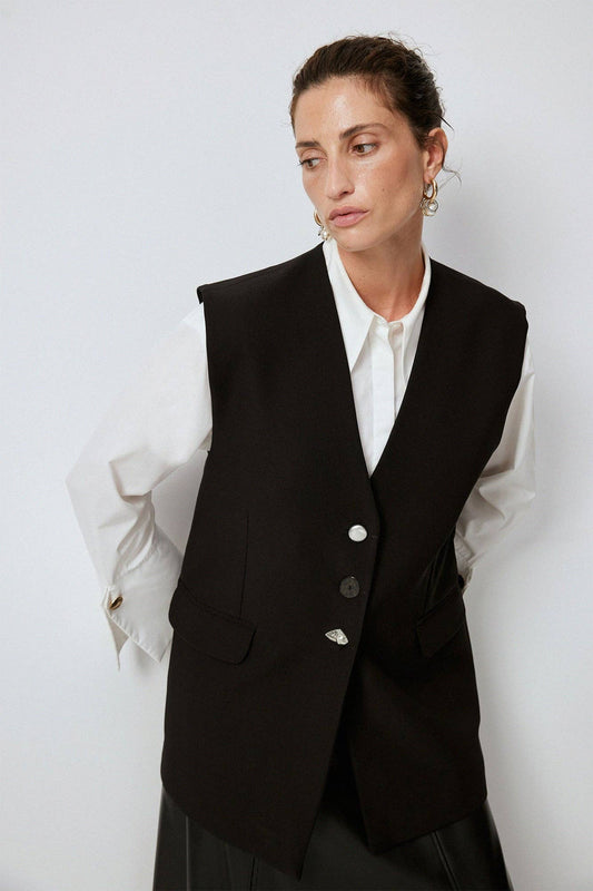 Gilet in crêpe nero con bottoni