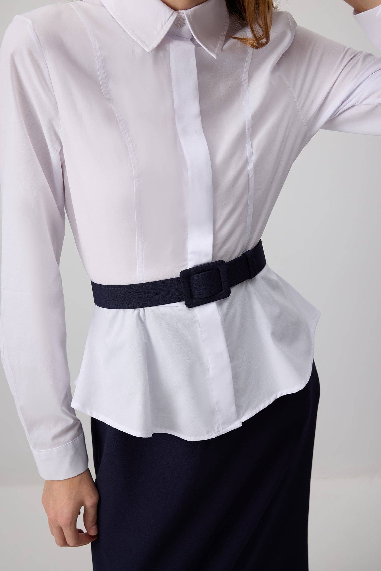 Abito camicia bicolore con cintura e peplo in misto cotone