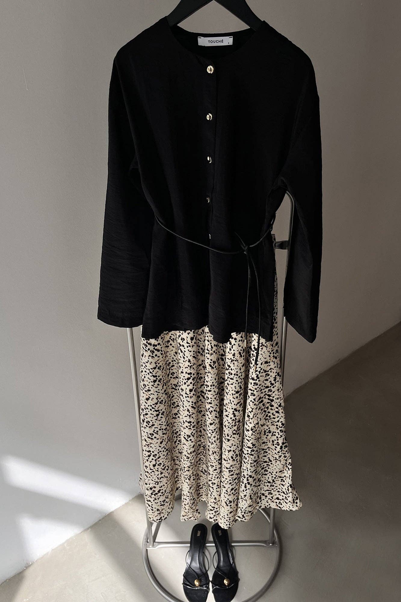 Set camicia e gonna midi con cintura effetto pelle