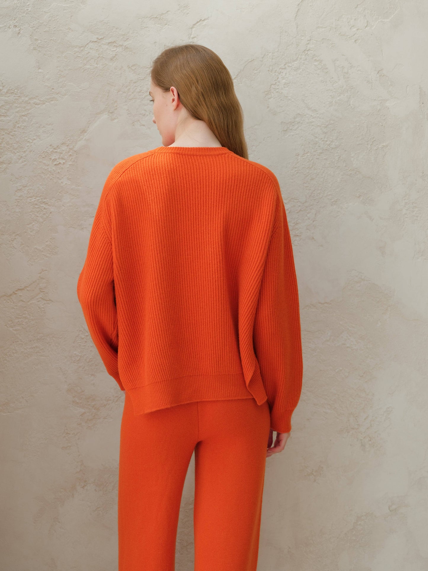 Maglione girocollo a coste con spacchi laterali in misto cashmere