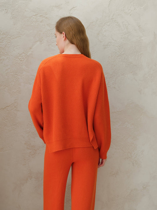 Maglione girocollo a coste con spacchi laterali in misto cashmere