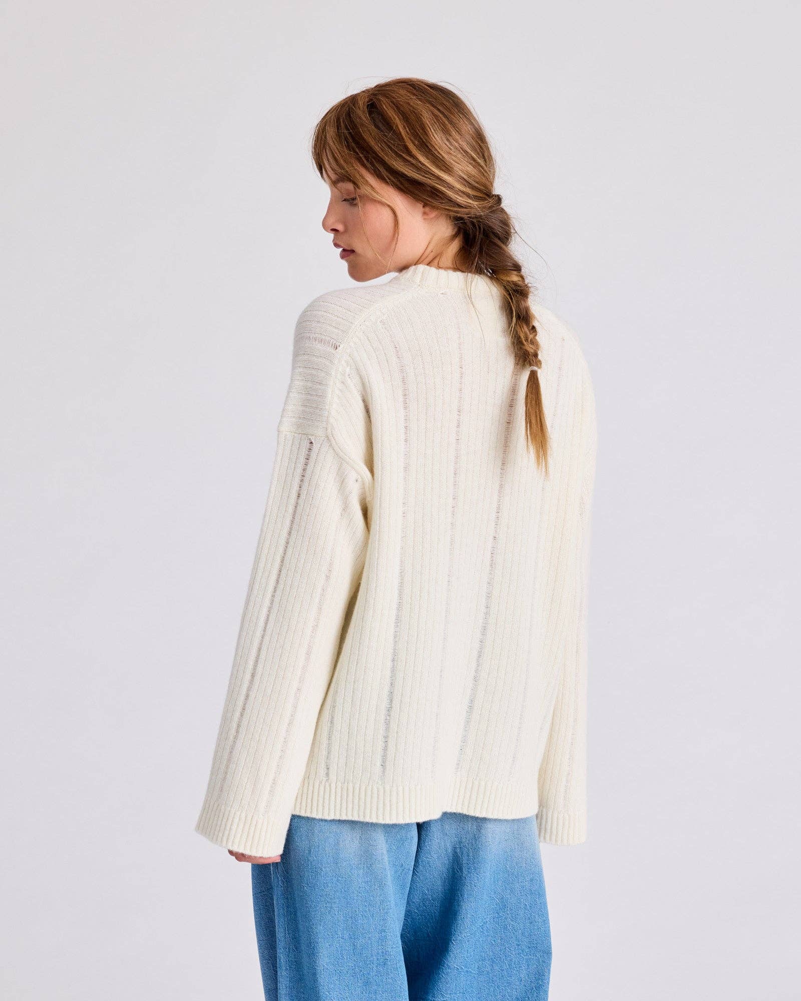 Maglione in lana d’agnello biologica a maniche lunghe con lavorazione drop needle