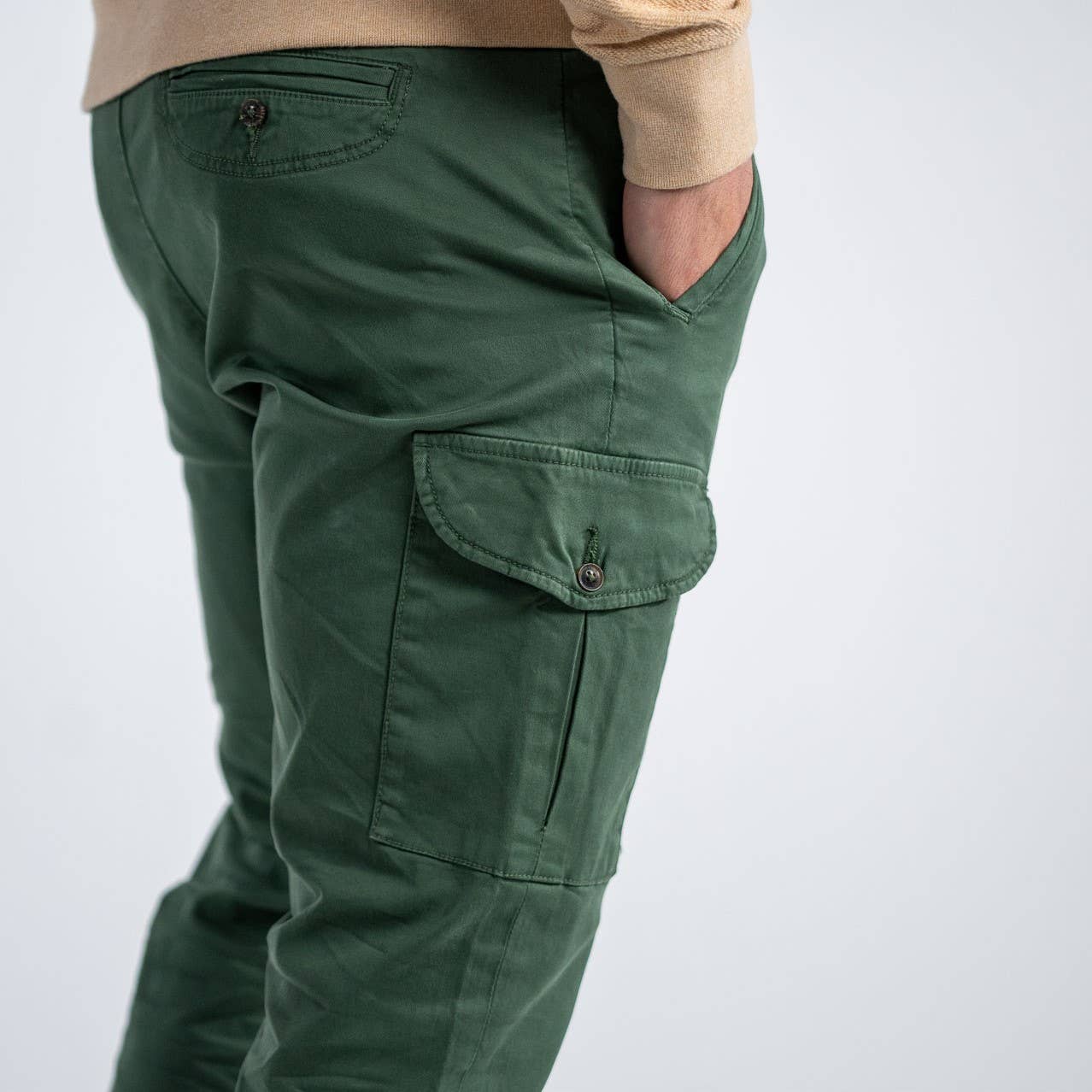 Pantaloni cargo verde scuro in cotone con 6 tasche