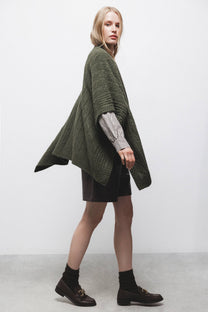Mantella in maglia con tasche