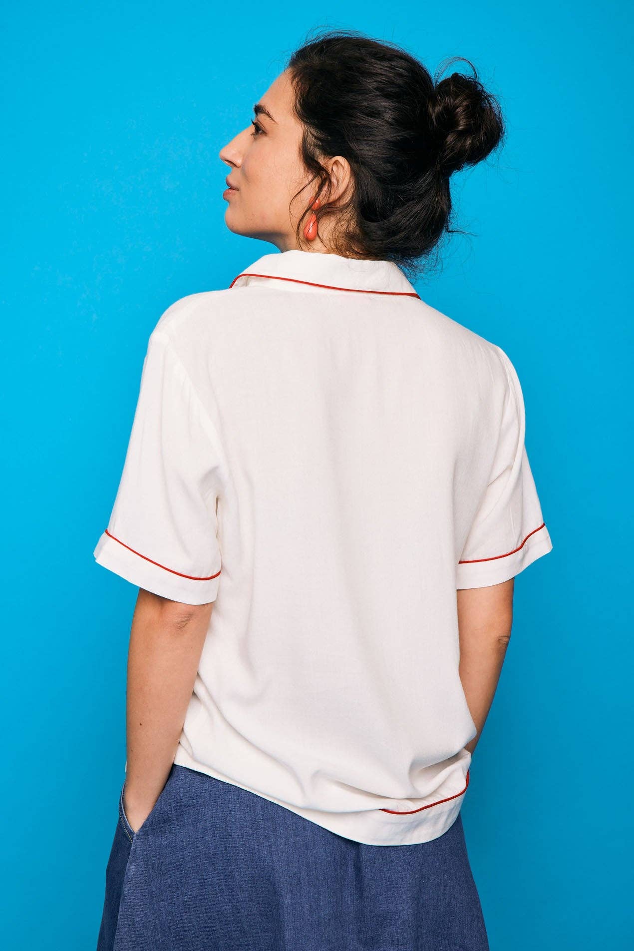 Camicia bianca ricamata stile guayabera Javea