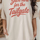 T-shirt oversize grafica “Just Here for the Tailgate”