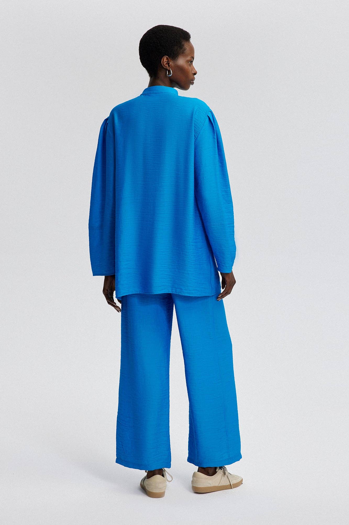 Completo tunica e pantaloni blu in tessuto naturale