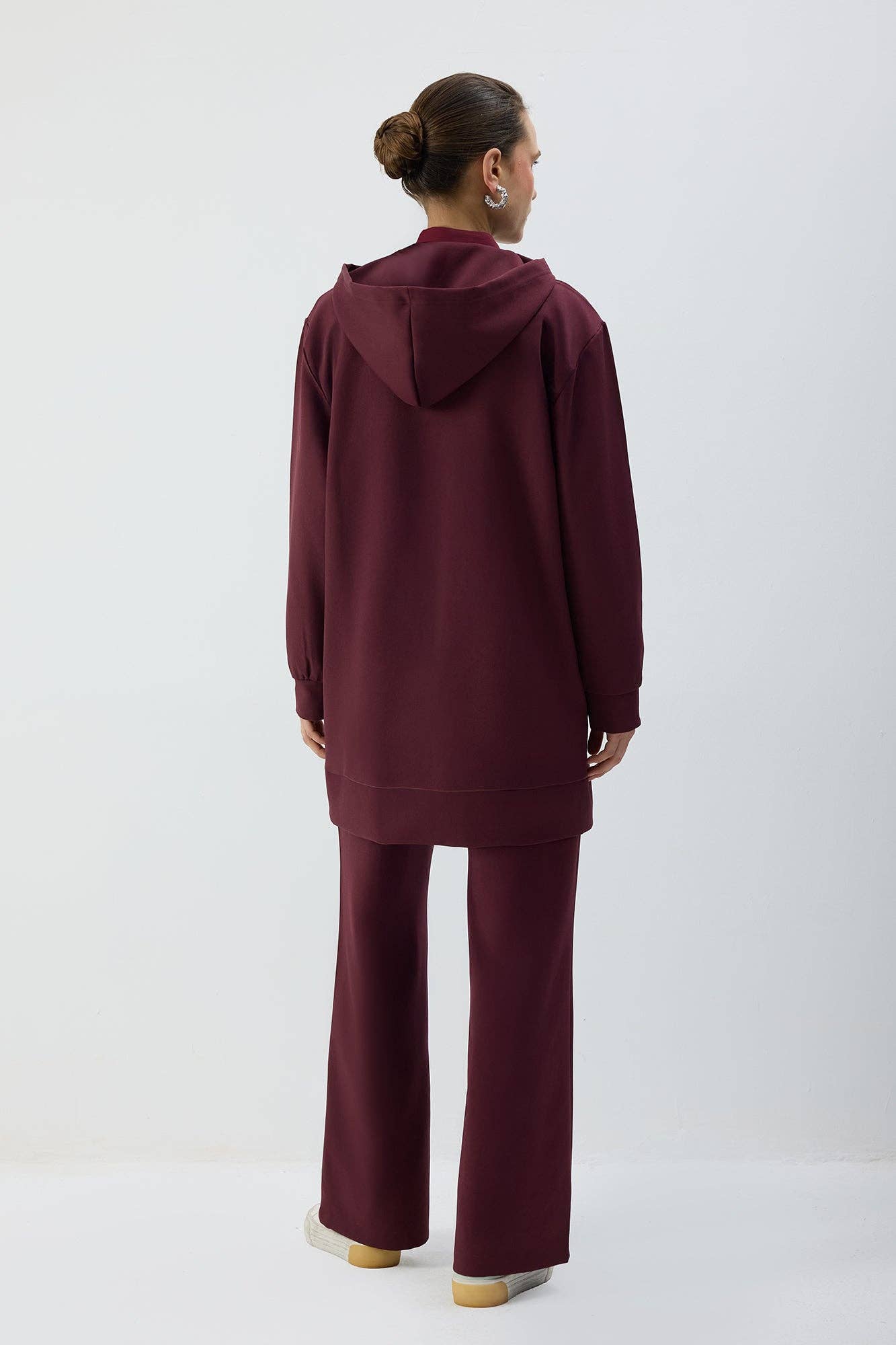 Giacca con cappuccio e zip lunga
