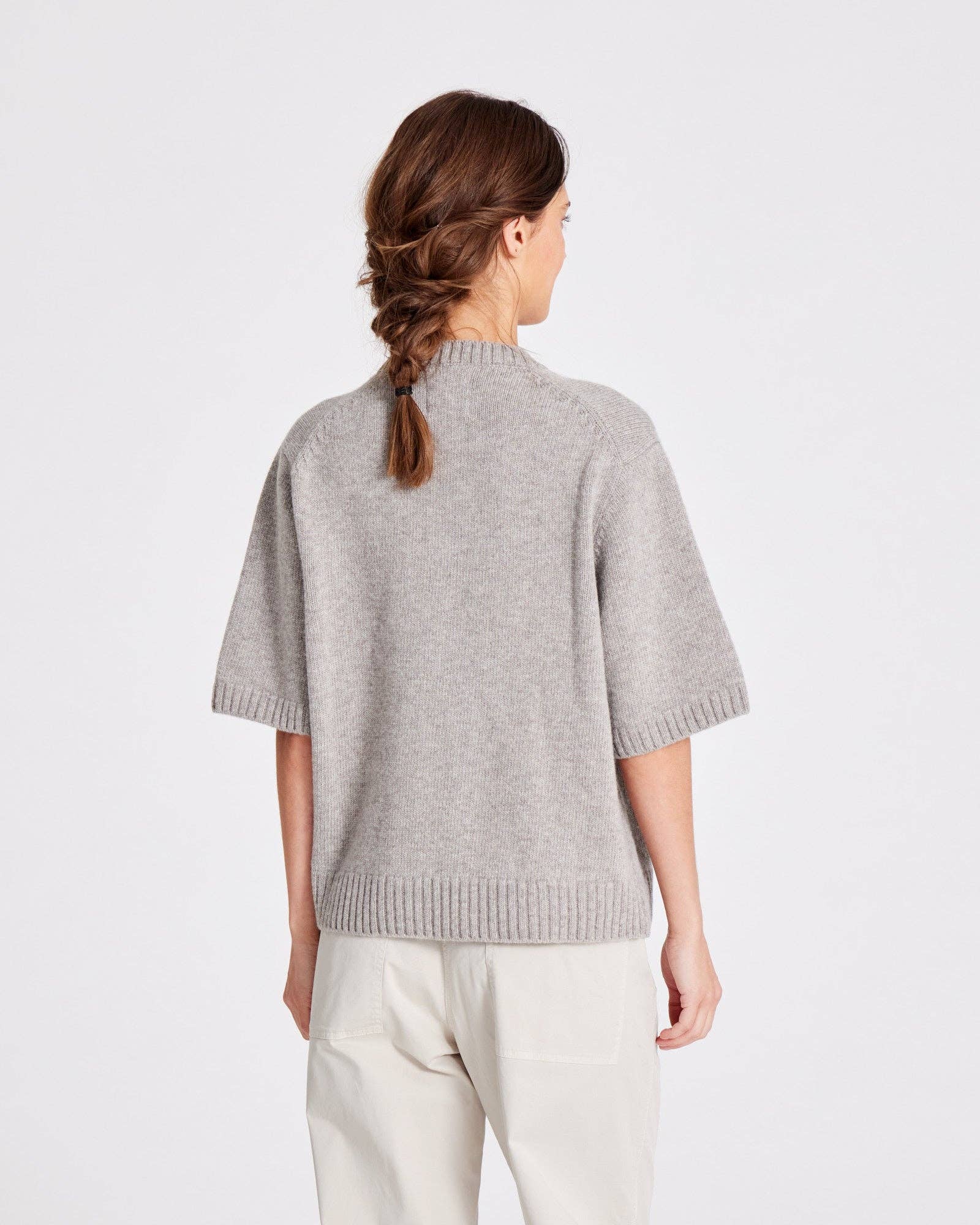Maglione in lana d’agnello biologica a maniche corte grigio pietra