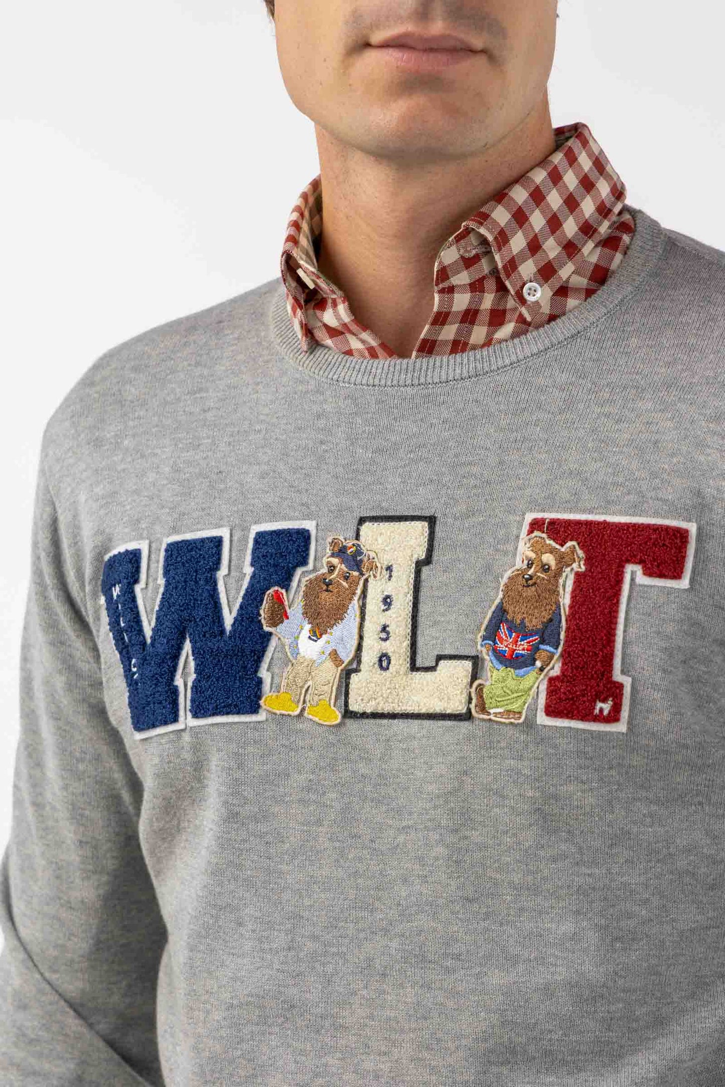 Maglia girocollo grigia con patch ricamate