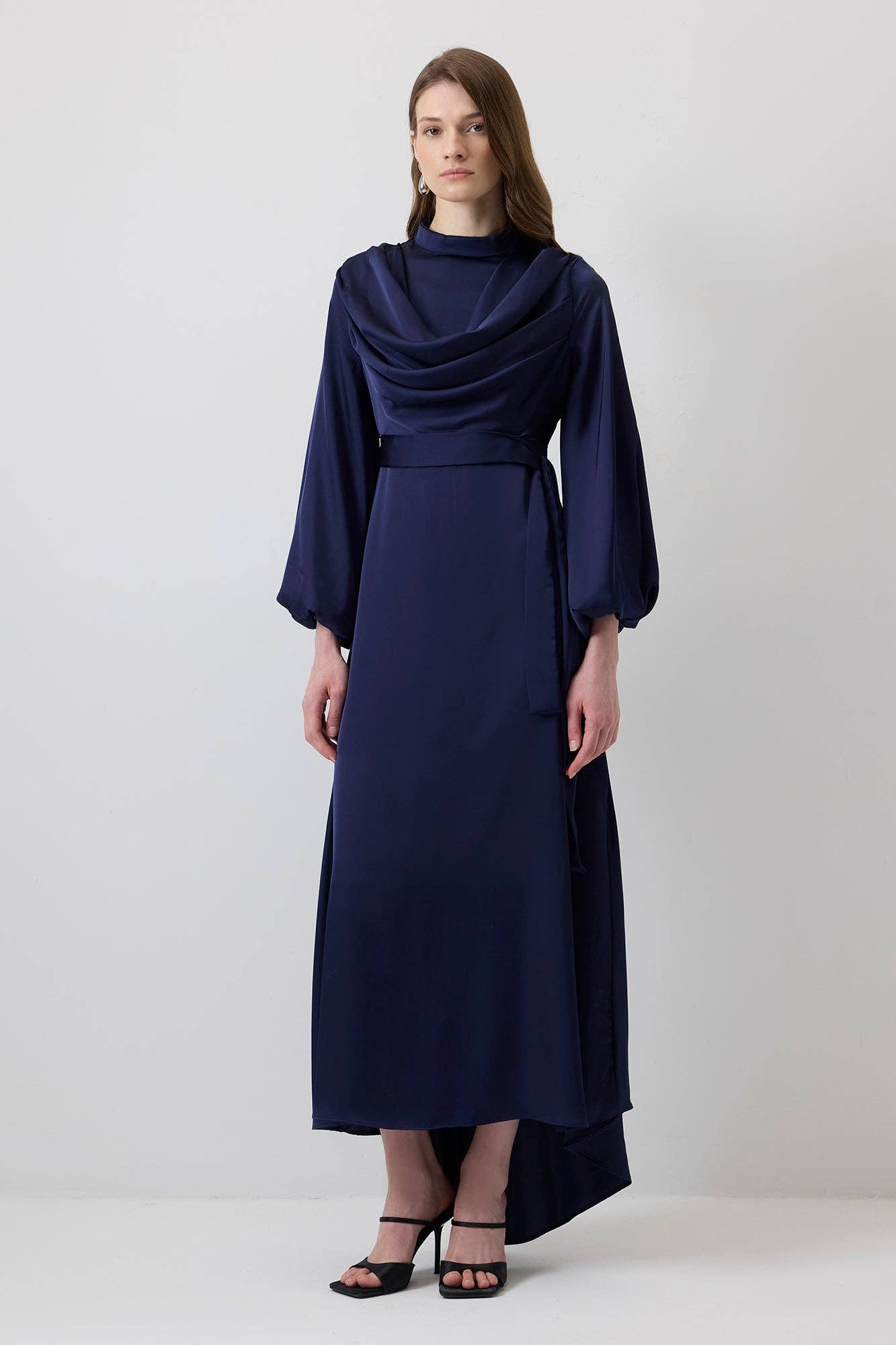 Abito in raso drappeggiato blu notte