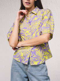 Blusa floreale con colletto e maniche corte
