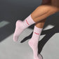 Calzini rosa con scritta “Amore”