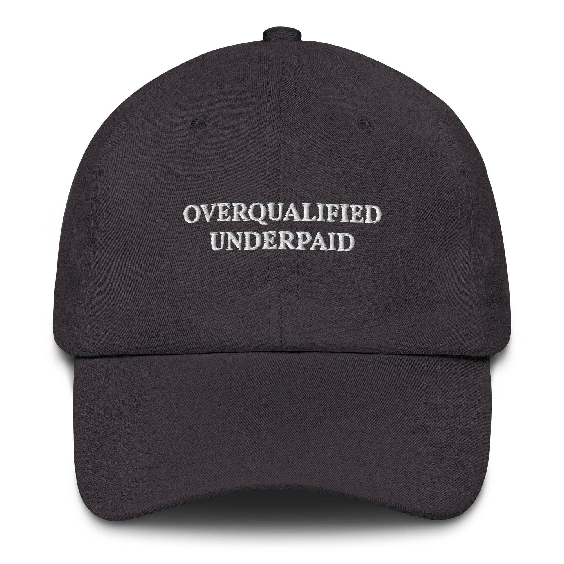 Cappellino da baseball ricamato “Overqualified Underpaid”
