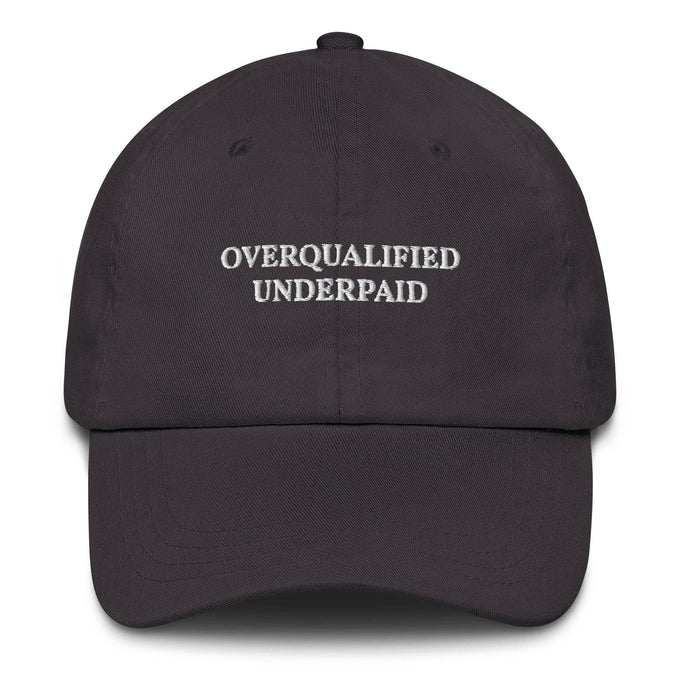 Cappellino da baseball ricamato “Overqualified Underpaid”