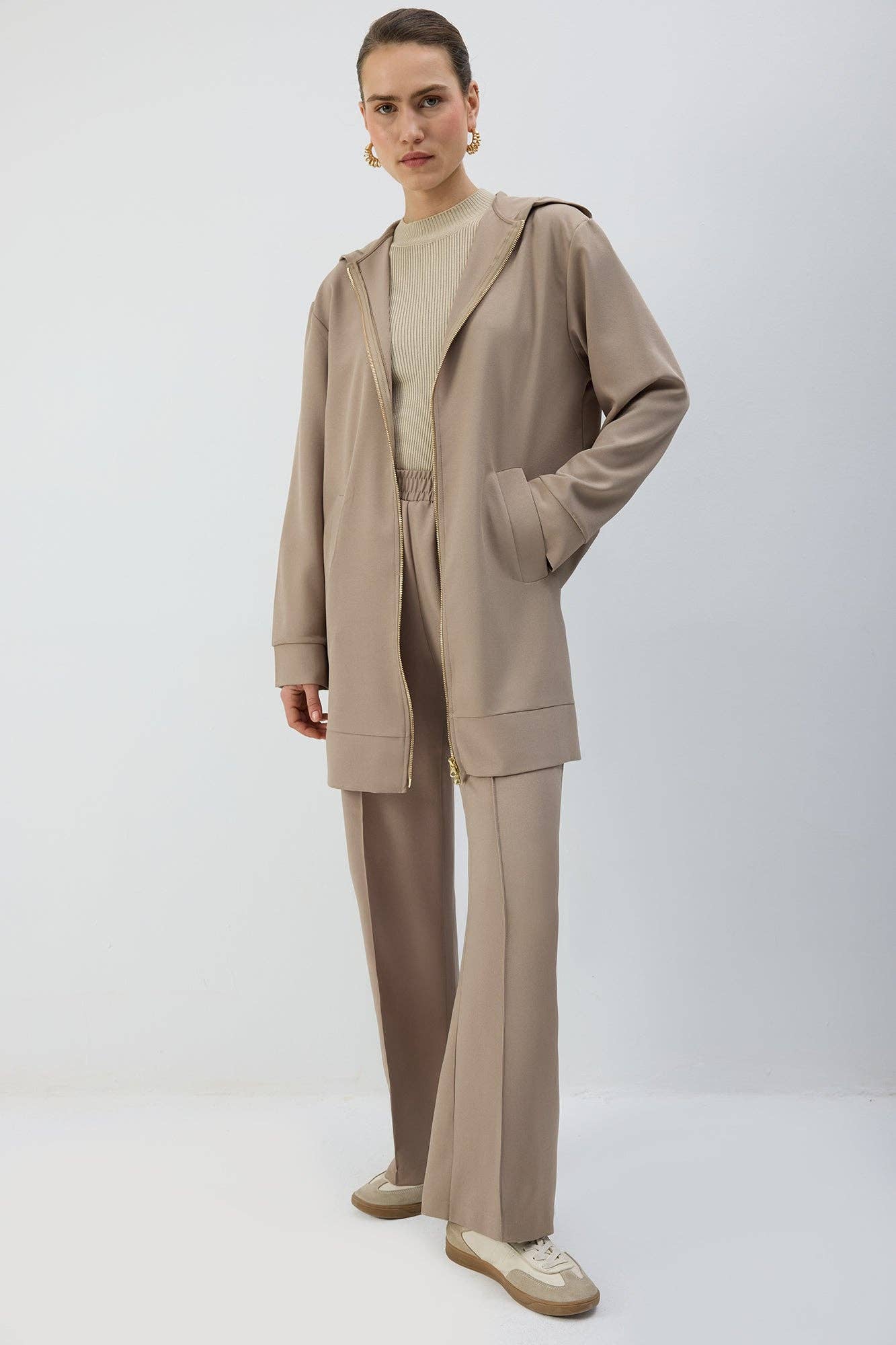 Giacca lunga con cappuccio e zip