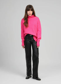 Maglione dolcevita oversize fucsia morbido
