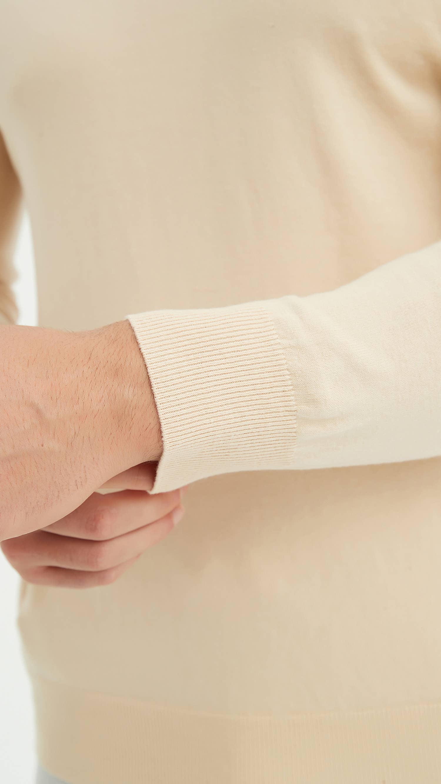 Maglione beige in cotone con collo camionista e zip