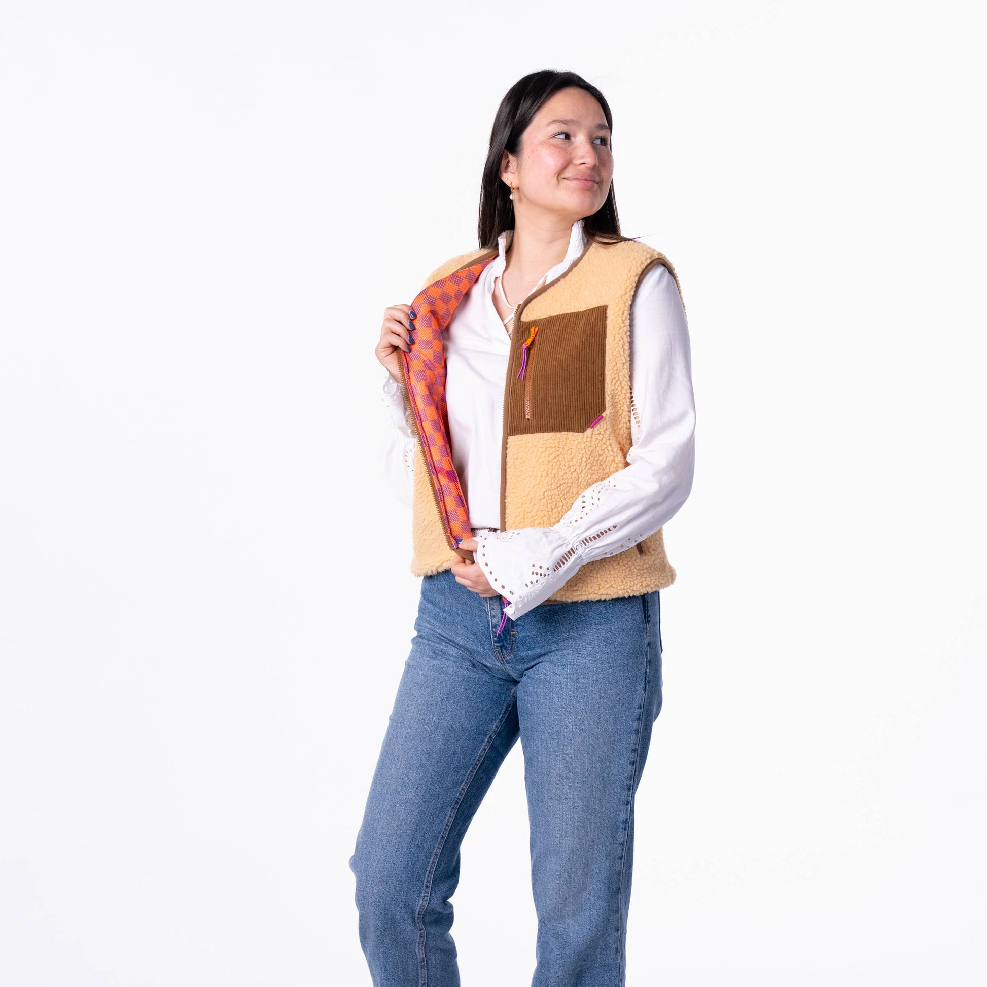 Gilet sherpa smanicato con zip beige da donna