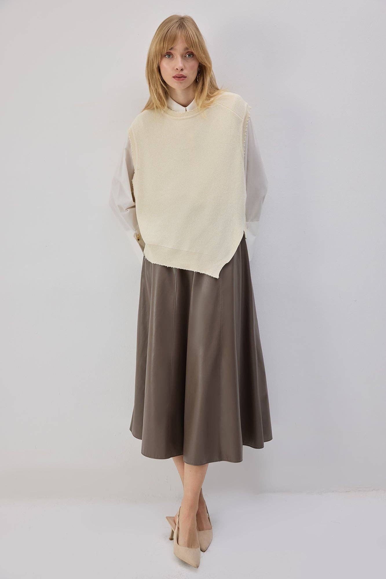 Gilet maglia asimmetrico crema da donna