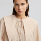 Camicia crema con maxi colletto e maniche a palloncino