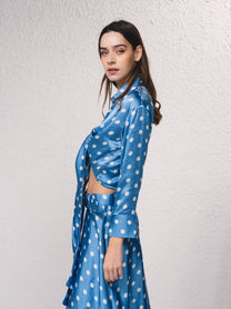 Blusa satinata a pois con fiocco