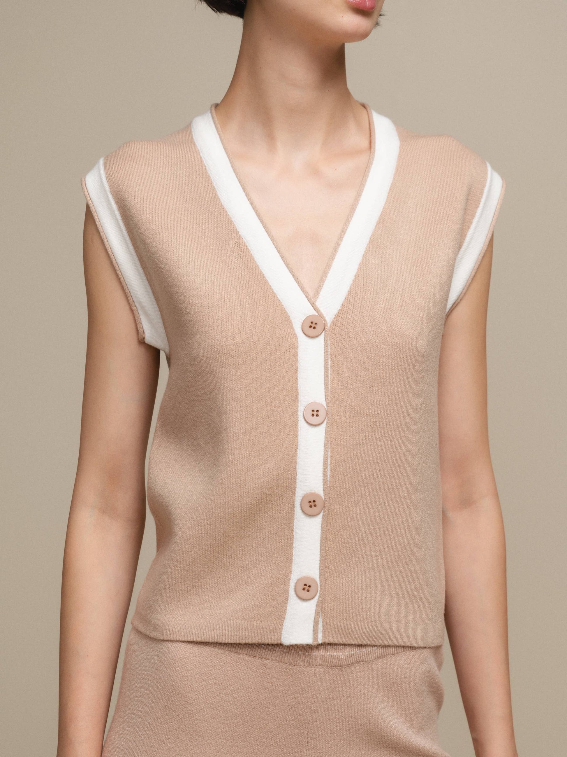 Gilet cardigan in maglia con bordi a contrasto