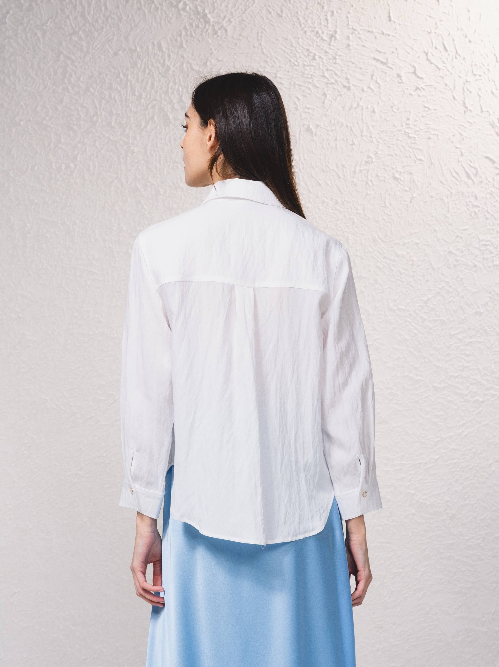 Camicetta oversize con bottoni frontali e colletto classico
