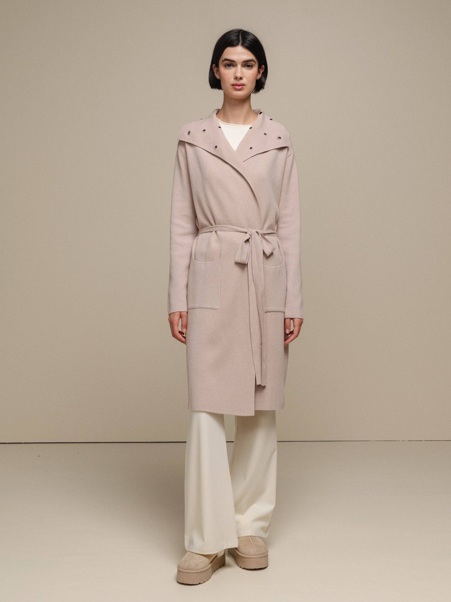 Cappotto cardigan in maglia con cintura e maxi collo